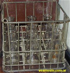 caj&oacute;n con botellas de leche
